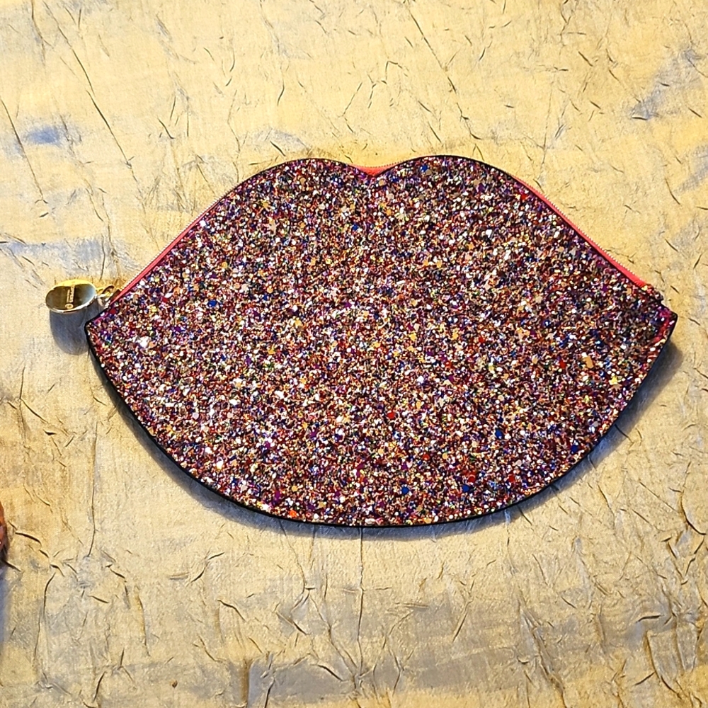 NWOT Sparkle Lips Makeup Bag